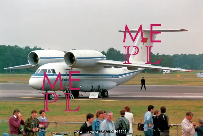 : Antonov An-72 SSSR-72000 : Antonov An-72 SSSR-72000