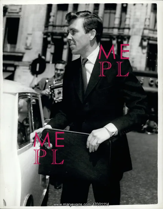: Antony Armstrong Jones arrives at Design Centre, London : Antony Armstrong Jones arrives at Design Centre, London