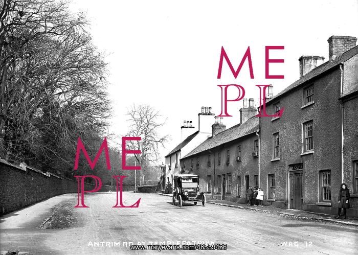 : Antrim Road at Templepatrick : Antrim Road at Templepatrick
