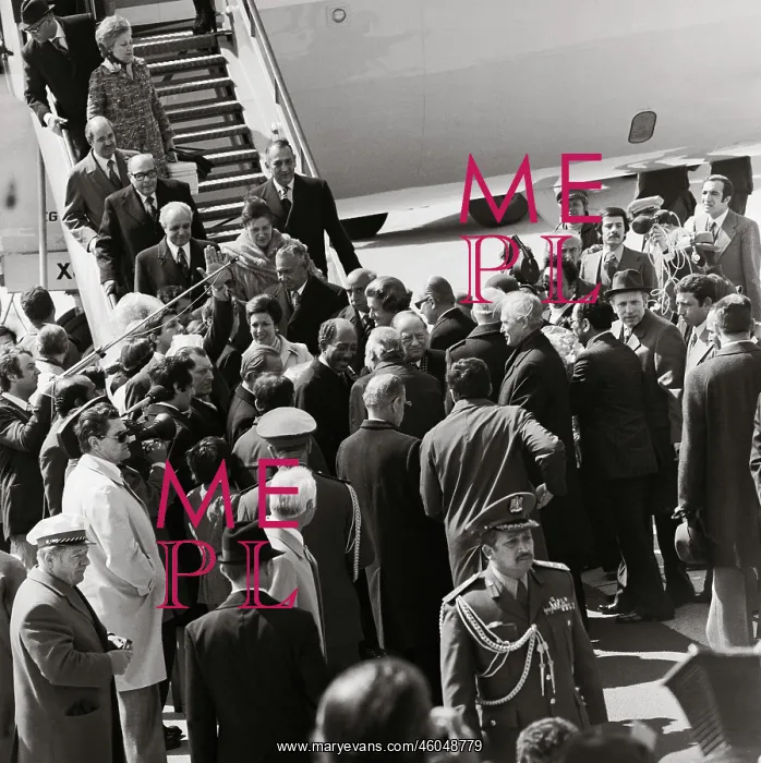 : Anwar as Sadat arriving in Vienna-Schwechat : Anwar as Sadat arriving in Vienna-Schwechat