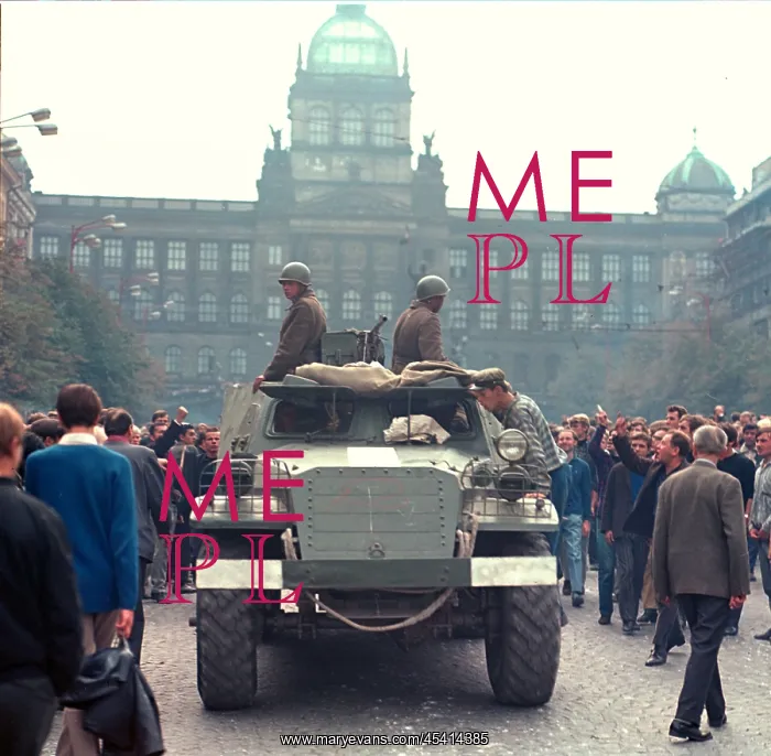 : APC - protest - Prague - Wenceslas Square : APC - protest - Prague - Wenceslas Square