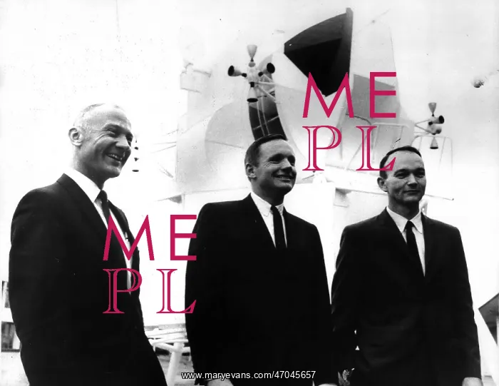 : Apollo 11 - Man's First Moon Walk : Apollo 11 - Man's First Moon Walk