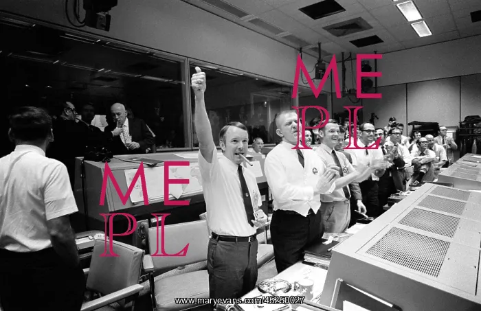 : Apollo 13 Flight Directors applaud successful : Apollo 13 Flight Directors applaud successful