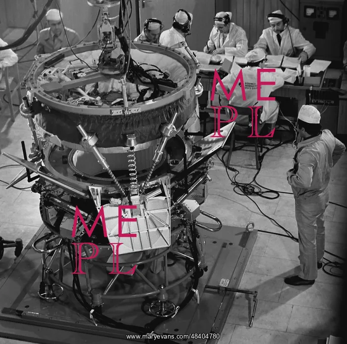 : Apollo and Soyuz spaceships last docking test, 1974 : Apollo and Soyuz spaceships last docking test, 1974