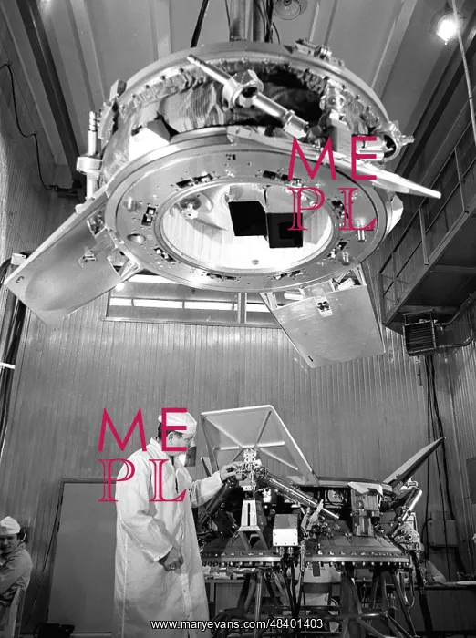 : Apollo spaceship docking mechanism being tested, 1974 : Apollo spaceship docking mechanism being tested, 1974