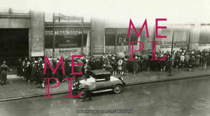 : Applicant in front of the department store : Applicant in front of the department store