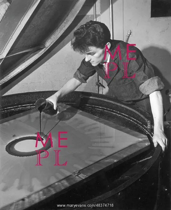 : Applying ink to a screen : Applying ink to a screen