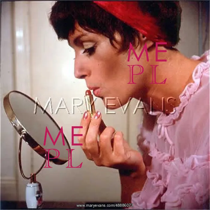 : APPLYING LIPSTICK : APPLYING LIPSTICK