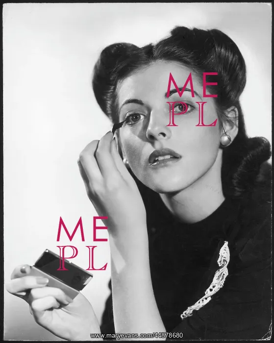 : APPLYING MASCARA 1940S : APPLYING MASCARA 1940S