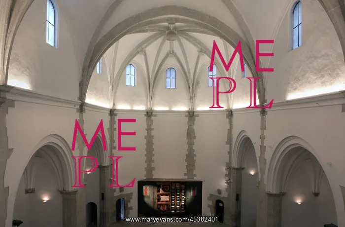 : Apse with cupboard containing Tortosa's old archive : Apse with cupboard containing Tortosa's old archive