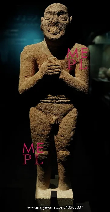 : Arabic peninsula. Male statue. Limestone. Tarut. National Mu : Arabic peninsula. Male statue. Limestone. Tarut. National Mu