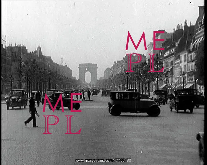 : The Arc de Triomphe with Cars Driving Along : The Arc de Triomphe with Cars Driving Along