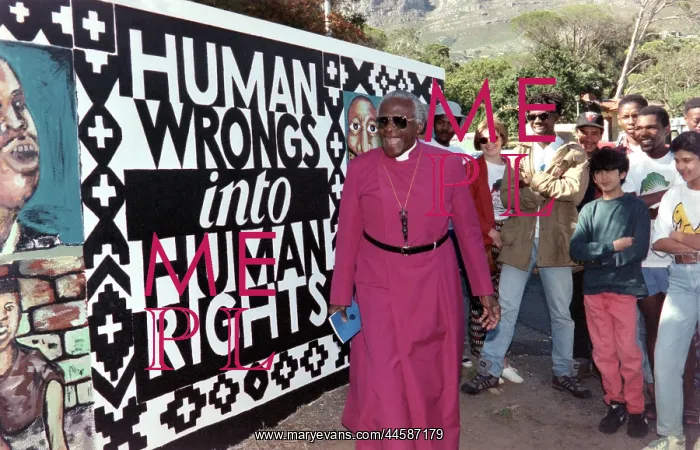 : Archbishop Desmond Tutu and supporters standing : Archbishop Desmond Tutu and supporters standing