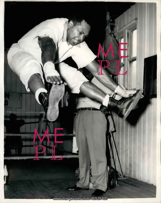 : Archie Moore, boxer, in training in the UK : Archie Moore, boxer, in training in the UK