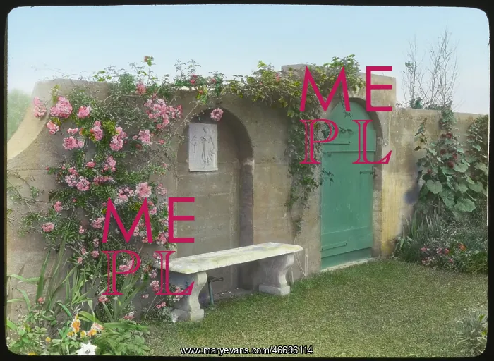 : Architecture - Grey Gardens - Bench : Architecture - Grey Gardens - Bench