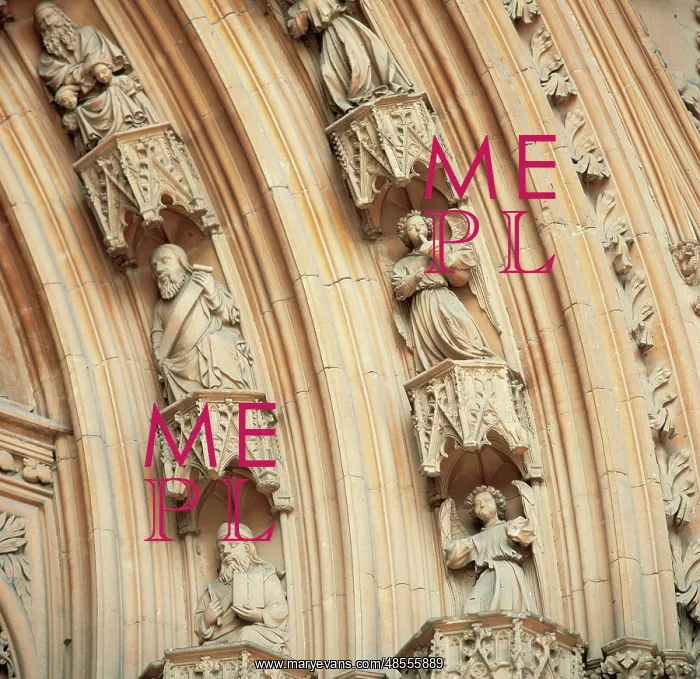 : Archivolts depicting angels musicians. Cathedral of Palma of : Archivolts depicting angels musicians. Cathedral of Palma of