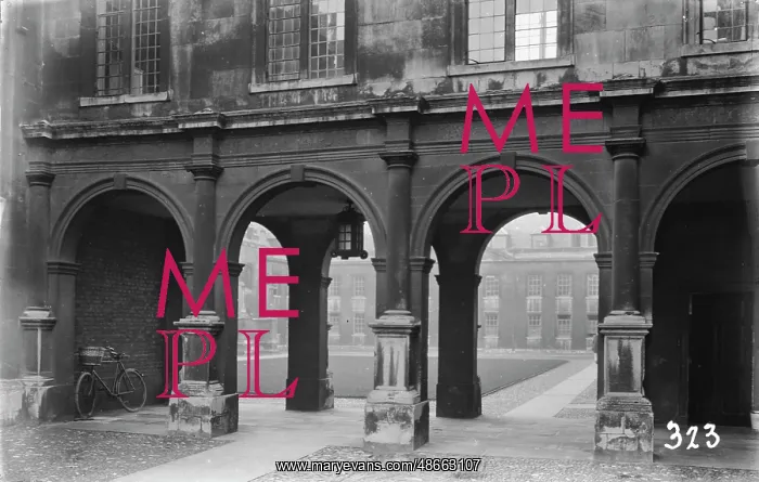 : Archway of a Historic Building : Archway of a Historic Building