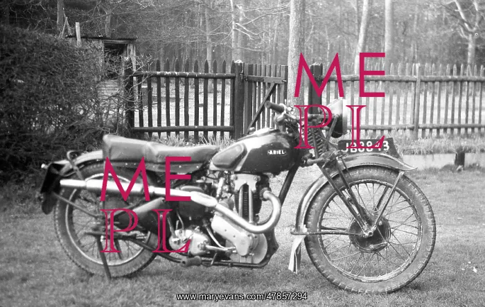 : Ariel 1938 Red Hunter 350cc motorcycle : Ariel 1938 Red Hunter 350cc motorcycle