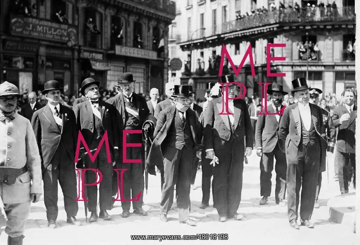 : Aristide Briand at the funeral of the victims of Saint Phil : Aristide Briand at the funeral of the victims of Saint Phil