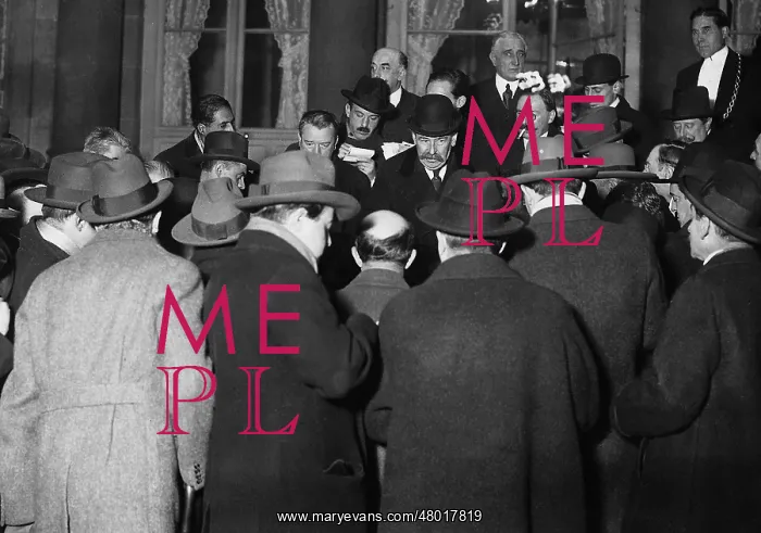 : Aristide Briand with journalists, 1925 : Aristide Briand with journalists, 1925
