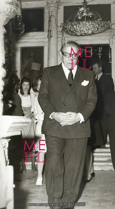 : ARISTOTLE ONASSIS (center), JACQUELINE KENNEDY ? : ARISTOTLE ONASSIS (center), JACQUELINE KENNEDY ?