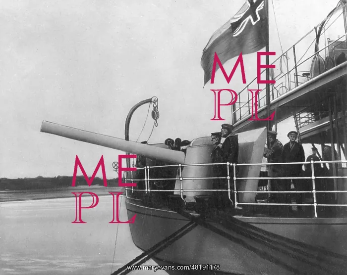 : Armed British steamship, 1915 : Armed British steamship, 1915