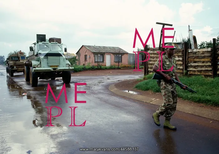 : Armed soldier of the South African Defence Force : Armed soldier of the South African Defence Force