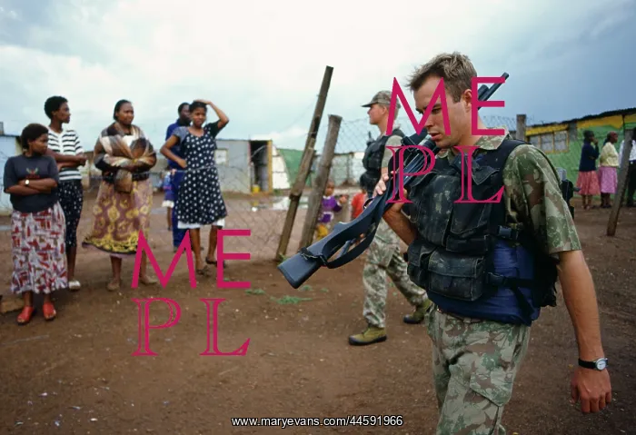 : Armed soldiers of the South African Defence Force : Armed soldiers of the South African Defence Force