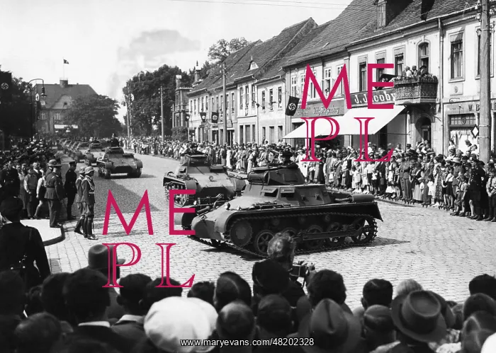 : Armoured troops move into a new barracks, 1936 : Armoured troops move into a new barracks, 1936