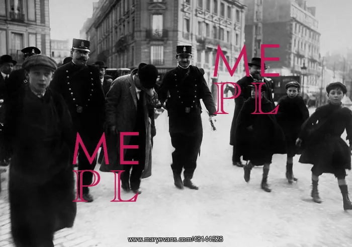 : Arrest of a thief in Paris, 1912 : Arrest of a thief in Paris, 1912