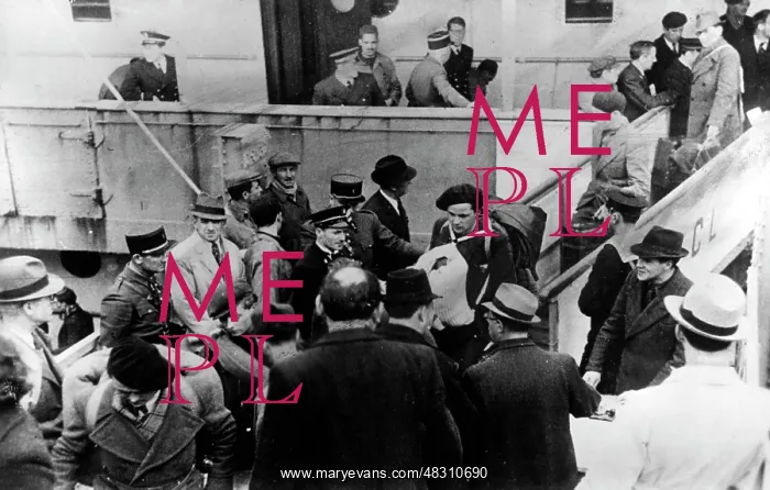 : Arrival in Algiers, 1941 : Arrival in Algiers, 1941