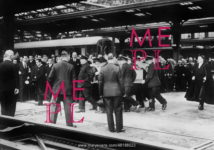 : arrival of the corpse of Jean Louis Barthou in Paris, 1934 : arrival of the corpse of Jean Louis Barthou in Paris, 1934