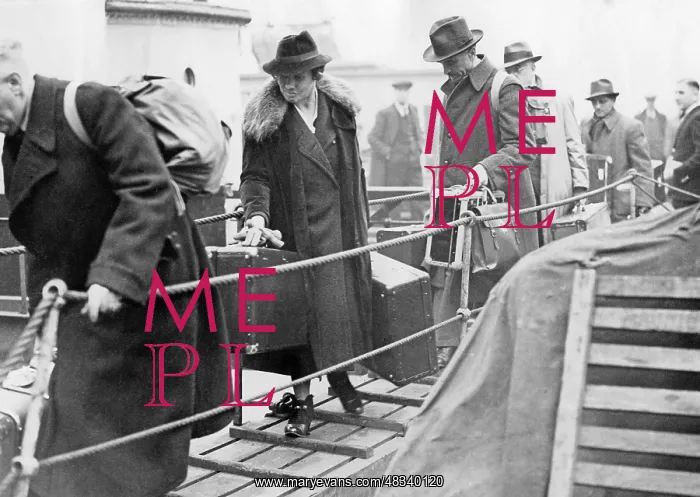 : Arrival of Czech refugees in London, 1938 : Arrival of Czech refugees in London, 1938