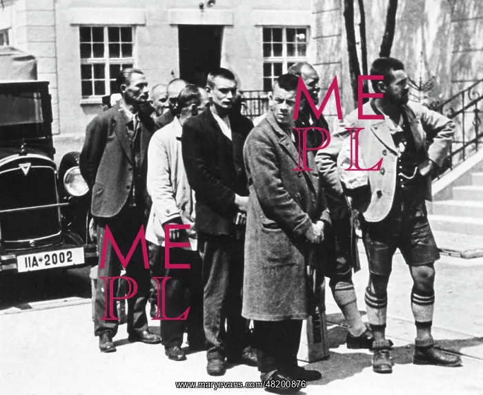 : Arrival of detainees at the KZ Dachau, 1933 : Arrival of detainees at the KZ Dachau, 1933