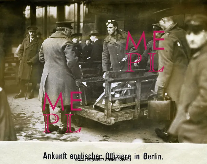 : Arrival of English officers in Berlin, 1920 : Arrival of English officers in Berlin, 1920