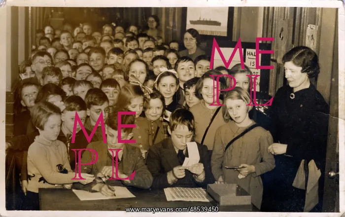 : Arrival of the Evacuees - World War Two, Luton, Bedfordshire : Arrival of the Evacuees - World War Two, Luton, Bedfordshire