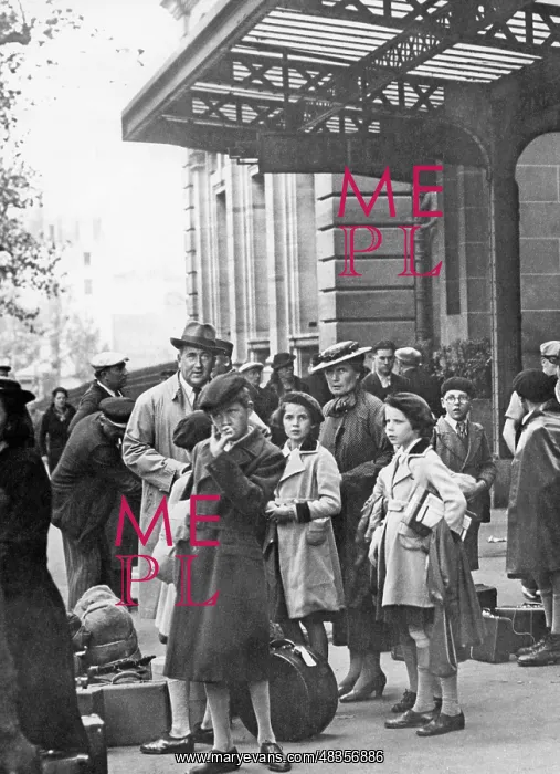 : Arrival at Gare de l'Est station, 1938 : Arrival at Gare de l'Est station, 1938