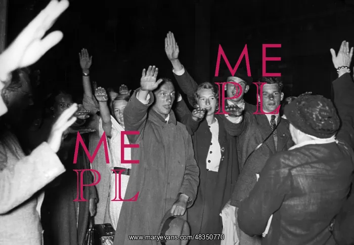 : Arrival of German exchange students at Lehrter Bahnhof, 1936 : Arrival of German exchange students at Lehrter Bahnhof, 1936