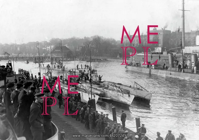 : Arrival of German submarines in Kiel, 1918 : Arrival of German submarines in Kiel, 1918