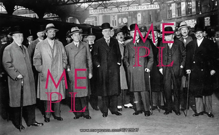 : Arrival of the Ministers in London : Arrival of the Ministers in London