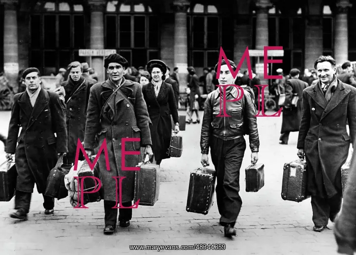 : Arrival in Paris, 1943 : Arrival in Paris, 1943