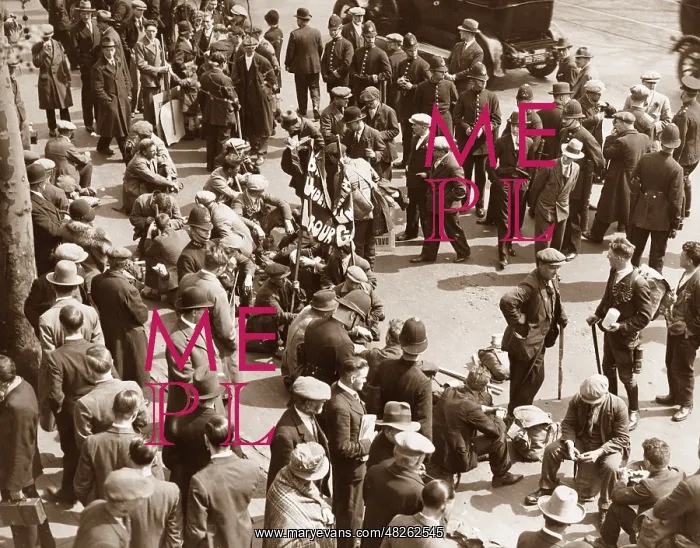 : Arrival of protesters on May Day in London, 1930 : Arrival of protesters on May Day in London, 1930