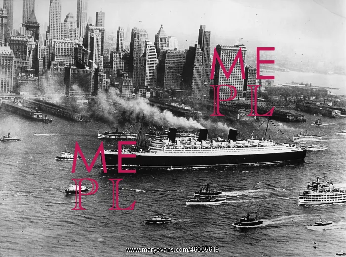: Arrival of the Queen Mary in New York : Arrival of the Queen Mary in New York
