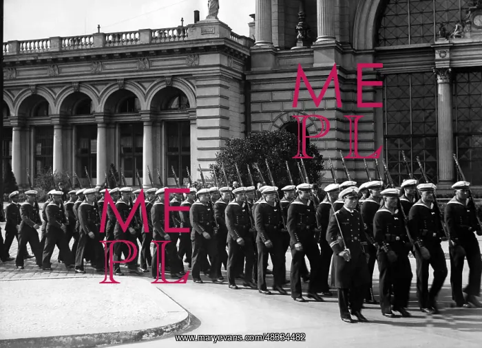 : Arrival of the Skagerrak Honor Guard in Berlin : Arrival of the Skagerrak Honor Guard in Berlin