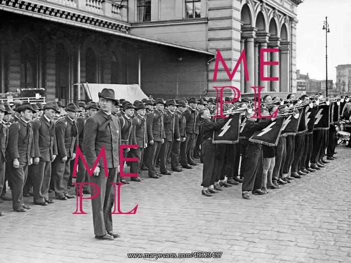 : Arrival of the Sudeten German gymnasts in Berlin, 1937 : Arrival of the Sudeten German gymnasts in Berlin, 1937