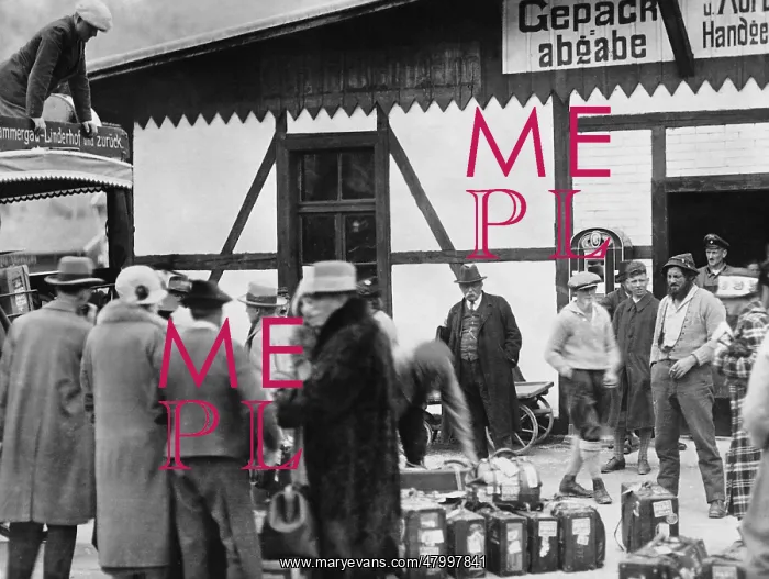 : Arrival of tourists in Oberammergau, 1930 : Arrival of tourists in Oberammergau, 1930