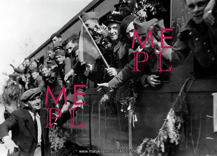 : Arrival of a train with released French prisoners of war, 19 : Arrival of a train with released French prisoners of war, 19