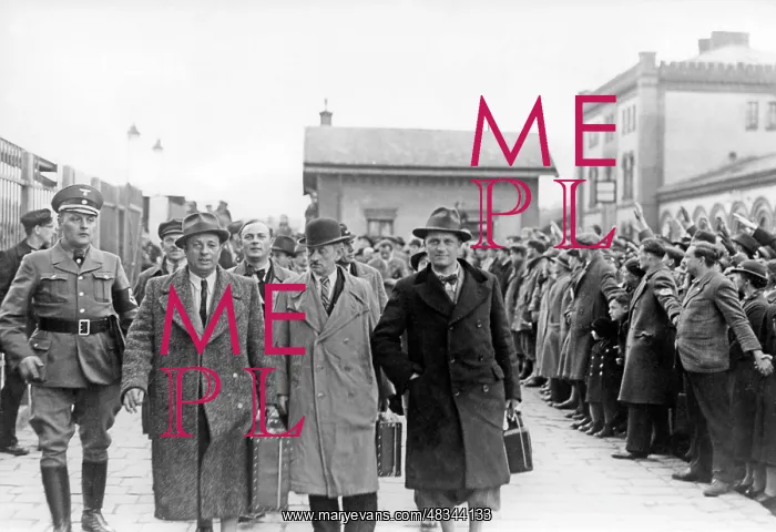 : Arrival at the Westbahnhof in Vienna, 1938 : Arrival at the Westbahnhof in Vienna, 1938