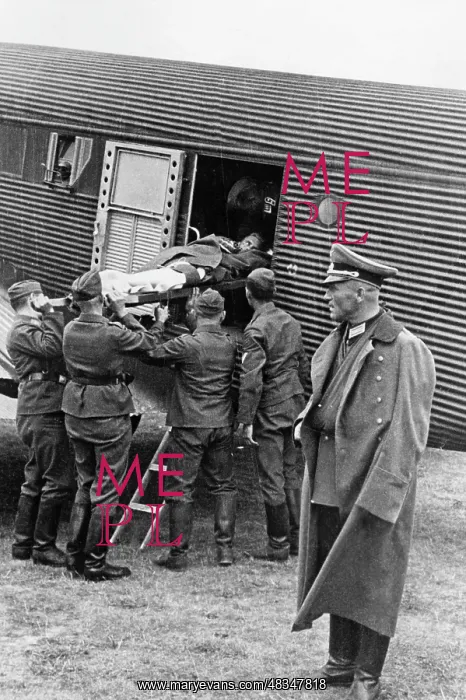 : Arrival of a wounded of the Condor Legion, Germany, 1939 : Arrival of a wounded of the Condor Legion, Germany, 1939