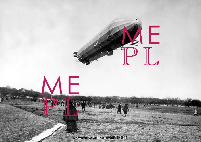 : Arrival of the Zeppelin airship LZ 3 in Friedrichshafen : Arrival of the Zeppelin airship LZ 3 in Friedrichshafen